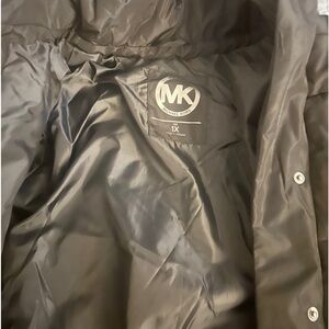 1X Michael Kors Winter Jacket. Never worn, Tags still on. Mint condition!